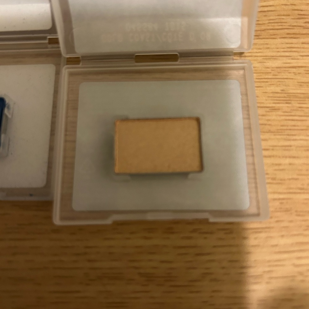 Mary Kay Gold Eyeshadow Palette - Picture 6 of 9